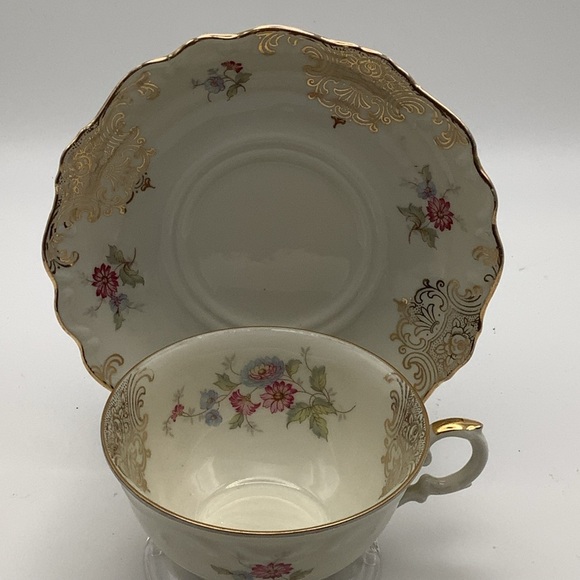 Vintage Schumann Bavaria Floral Teacup and Saucer - Picture 5 of 10